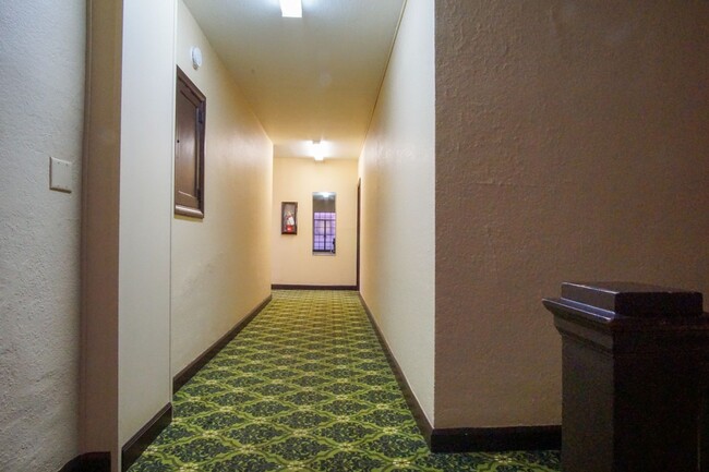 Building Photo - RARE Availability: Stunning Studio on Miss...