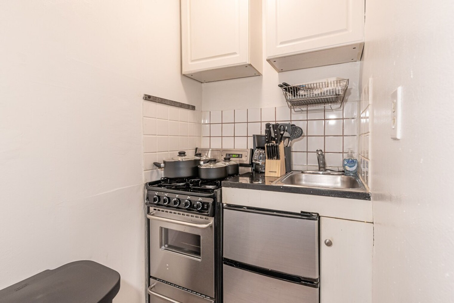 Building Photo - 319 W 56th St