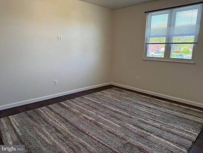 Building Photo - 5079 Macnamara Dr