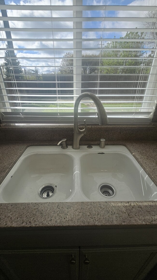 Building Photo - 3157 Rogue River Dr