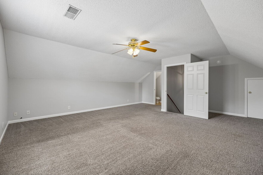 Building Photo - 3708 Kendra Ct N