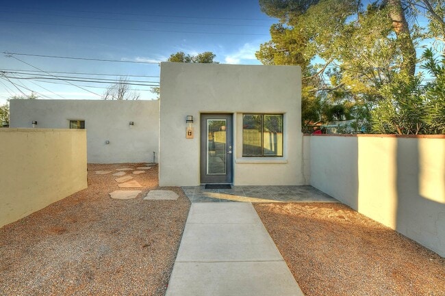 Building Photo - New Built, Near UofA 2 Bed 2 Bath  PRELEASE August 2026!