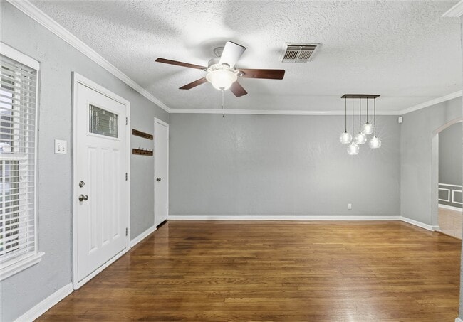 Building Photo - 1814 Chantilly Ln