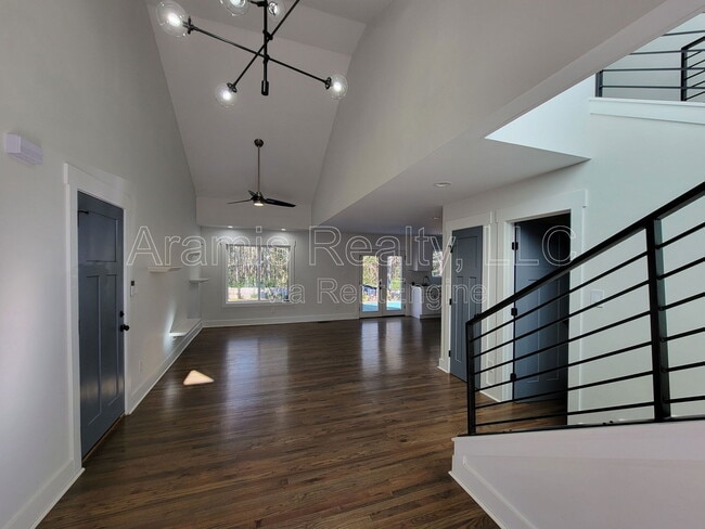 Building Photo - 344 W Wieuca Rd NE