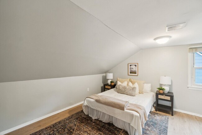 Building Photo - Charming Updated 4BR/2BA Cape Cod in Twinbrook- Rockville
