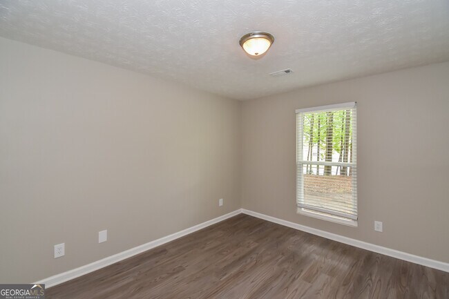 Building Photo - 2745 Sapphire St