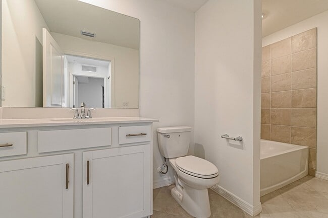 Building Photo - 2-bed 2-bath pet friendly condo with Golf membership at the National Golf!