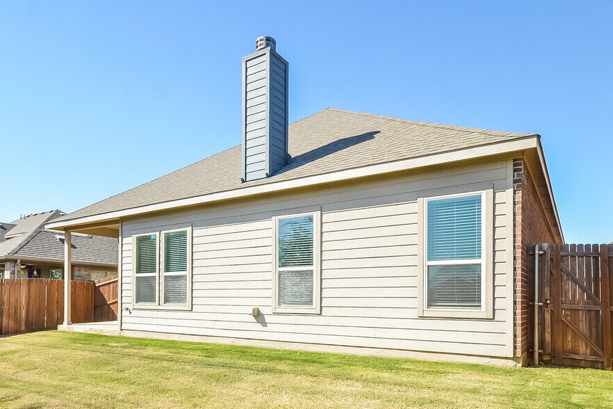 Building Photo - 1805 Lake Pine Dr