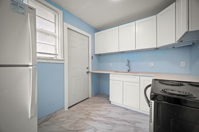 Building Photo - 1723 E 23rd St