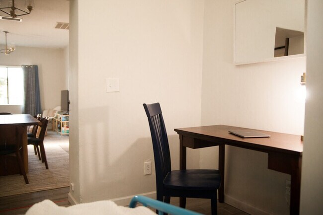 Building Photo - 1314 S 8th Ave