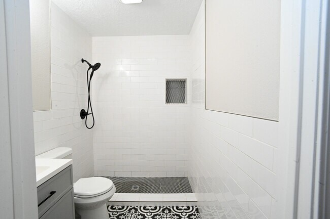 Building Photo - 1416 57th St