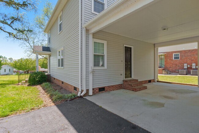Building Photo - 203 Lancaster Ave