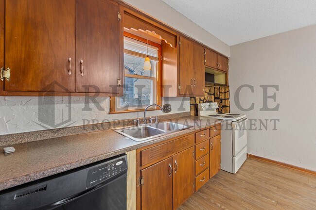 Building Photo - 420 Benway St