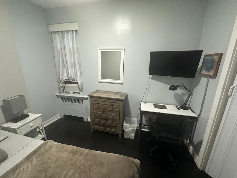 Building Photo - 1200 Woodycrest Ave