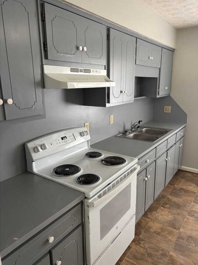 Building Photo - New On the Market!
