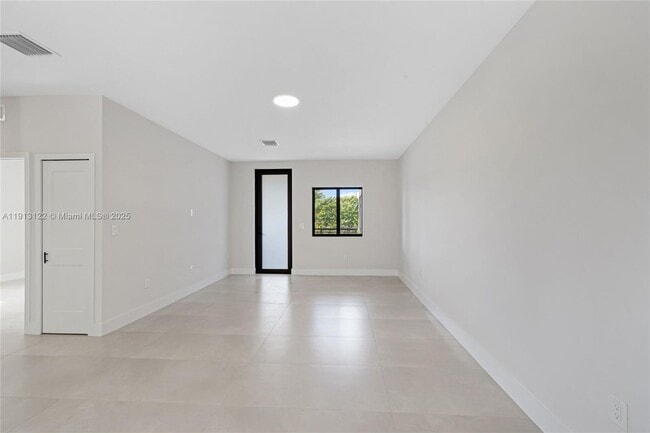 Building Photo - 4307 E 8th Ct