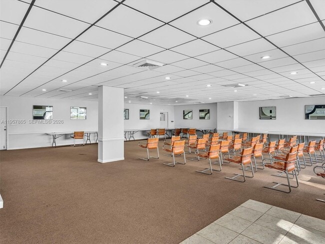 Building Photo - 10000 W Bay Harbor Dr