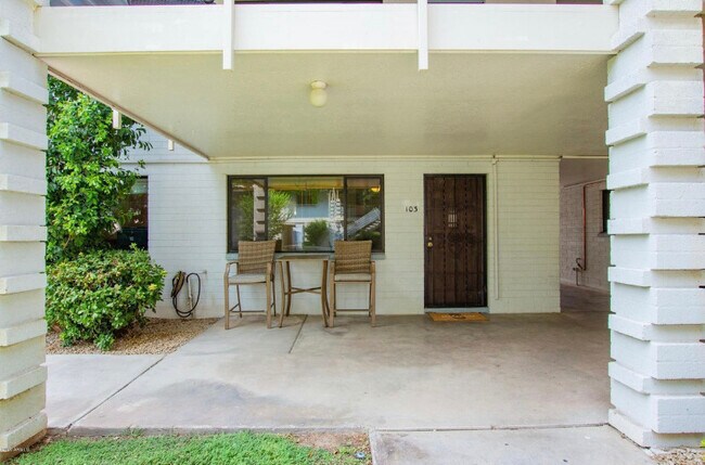 Patio - 721 E Montebello Ave
