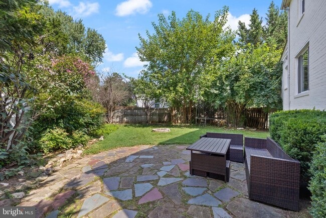 Building Photo - 5601 Wyngate Dr