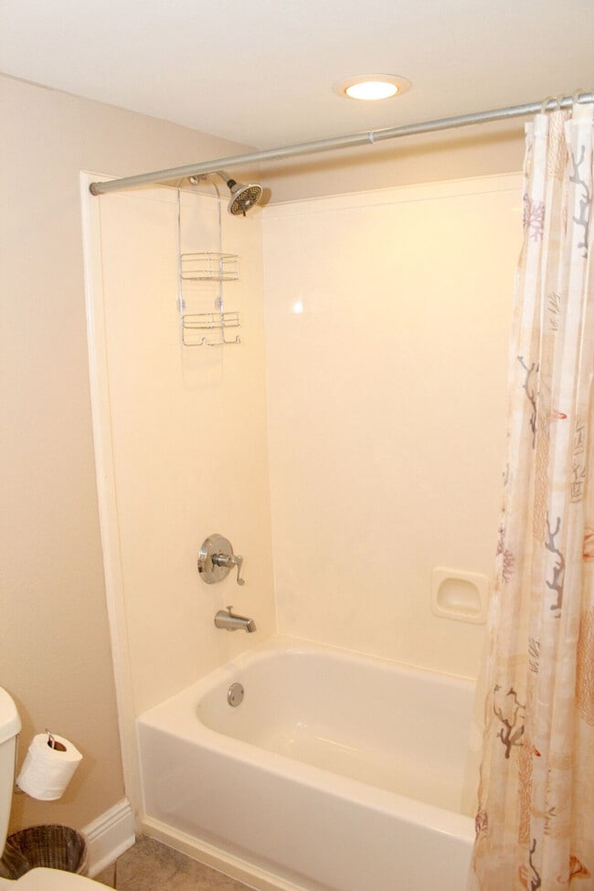 Building Photo - 2046 Beach Blvd