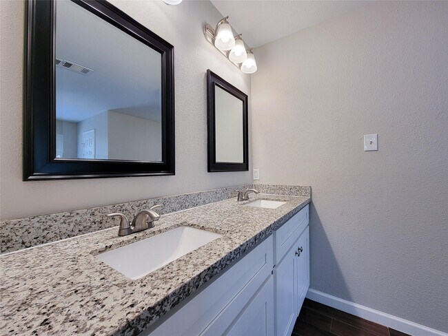 Building Photo - 5107 Prairie Creek Dr