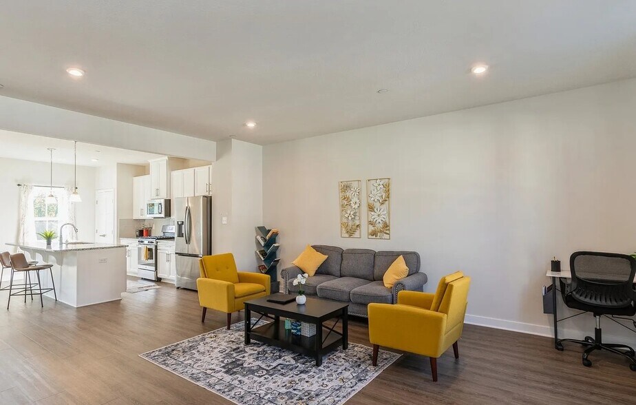 Building Photo - 6702 Sycamore Way