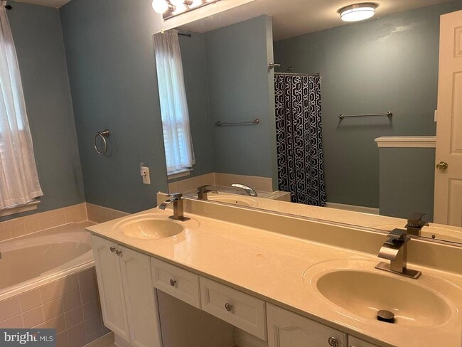 Building Photo - 13220 Willow Point Dr