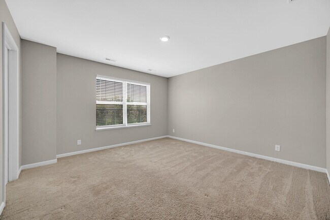 Building Photo - 1115 Goldfinch Ave