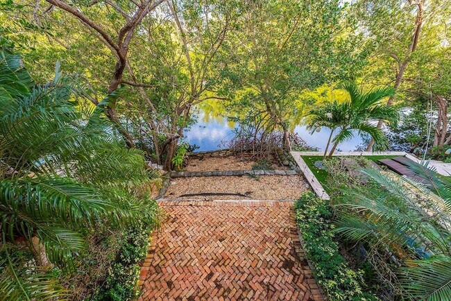 Building Photo - 6204 Paradise Point Dr