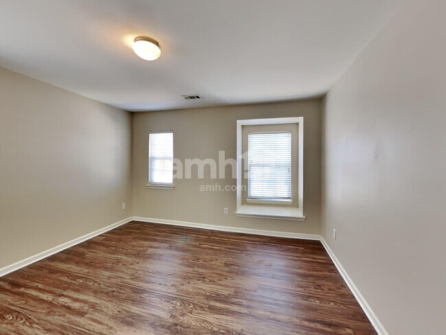 Building Photo - 125 Parkmont Ct