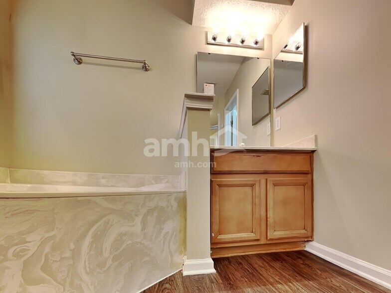 Building Photo - 14240 Sea Eagle Dr