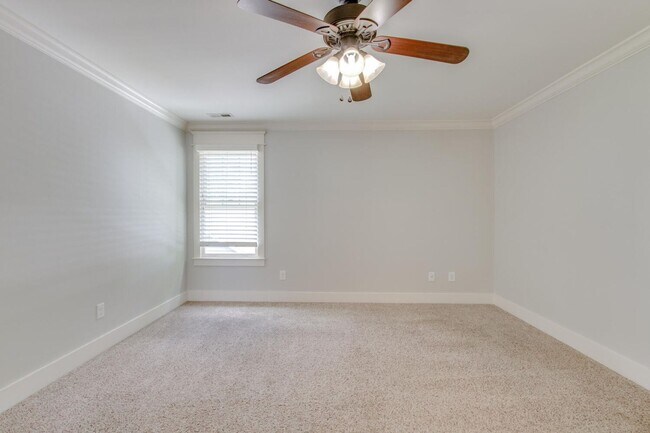 Building Photo - Stunning 4 Bedroom / Amazing Location / Fenced in Backyard / Beautiful Covered Front Porch