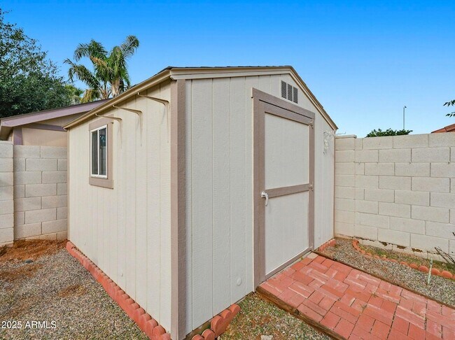 Building Photo - 9926 E Pantera Ave