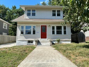Building Photo - Updated 3 Bedroom 1,800 SQFT Home for Rent