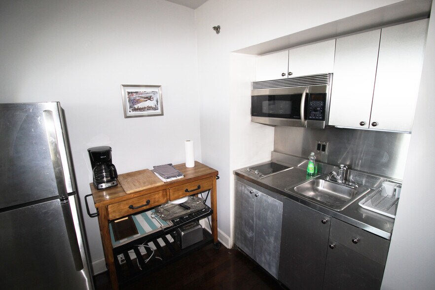 Building Photo - 1205 Saint Charles Ave