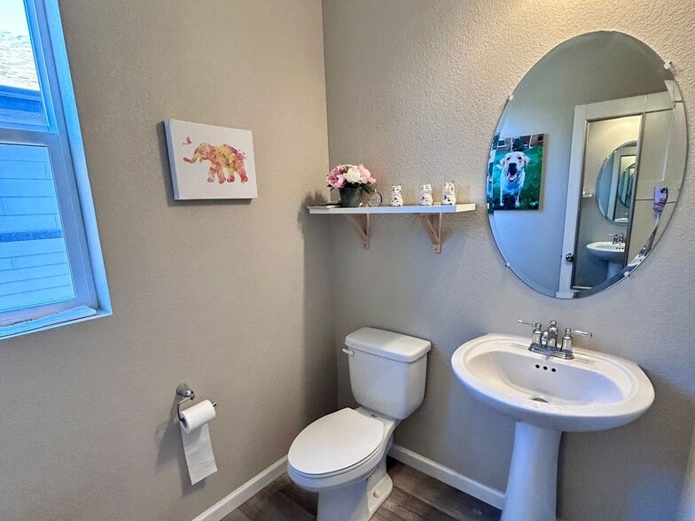 Building Photo - 551 W 175th Pl