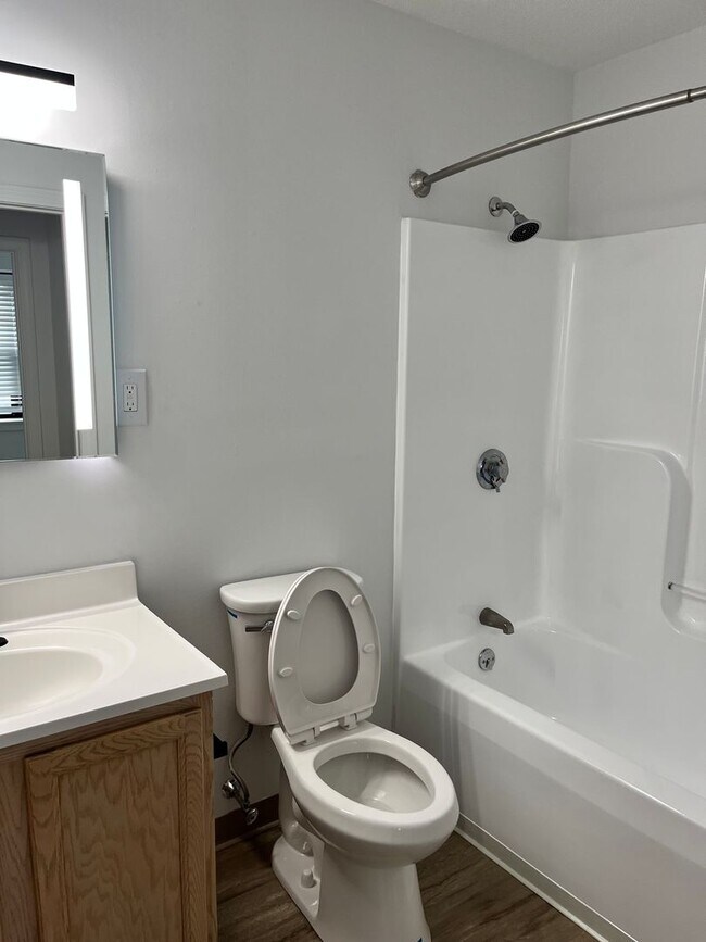 Building Photo - 35 Willow St