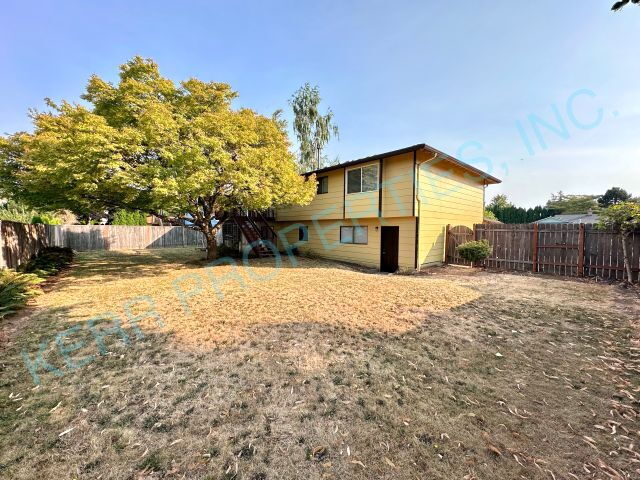 Building Photo - Charming 3-Bed Troutdale Home with Spacious 2,114 Sq Ft Layout & 2.5 Baths!