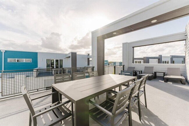 Building Photo - 7760 Sandy Ridge Dr