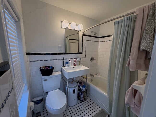 Building Photo - 1223 N Franklin St