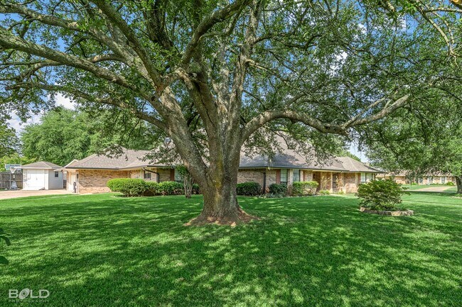 Building Photo - 4 Bedroom 3.5 bath in Greenacres