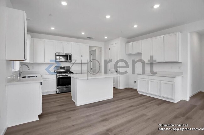 Building Photo - 15474 Hedges Dr
