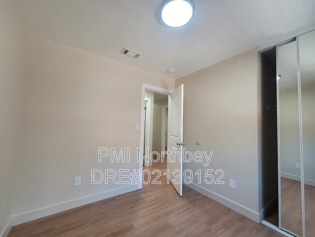 Building Photo - 2080 Diamond Way