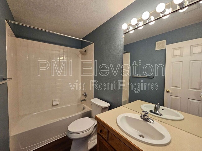 Building Photo - 6697 S Forest Way