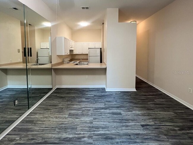 Building Photo - 3911 SW 27th St