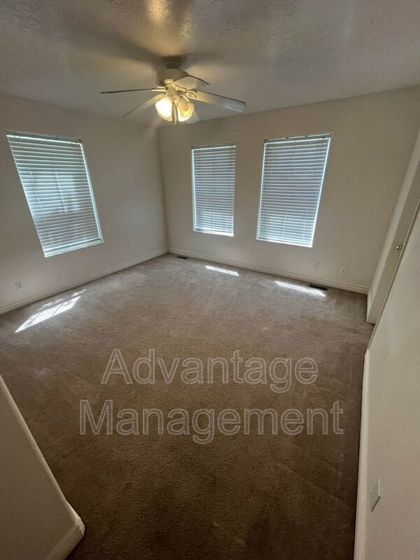 Building Photo - 1947 S Columbia Ln