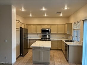 Building Photo - 5764 Yellowcrest Ct