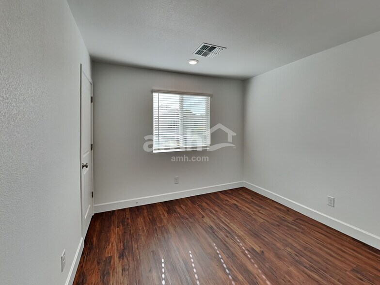 Building Photo - 6619 S 42nd Dr