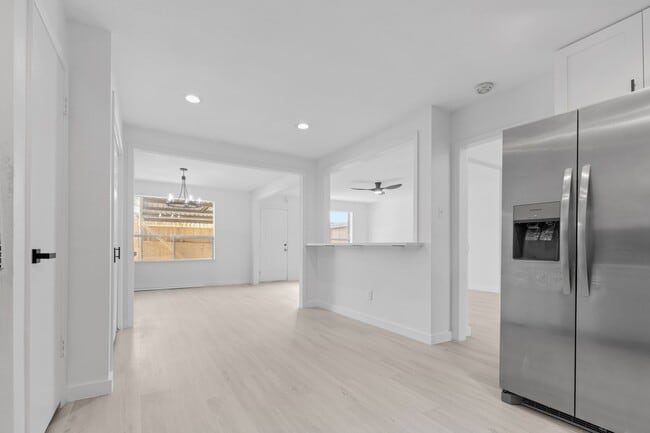 Building Photo - 6646 Montauk Dr