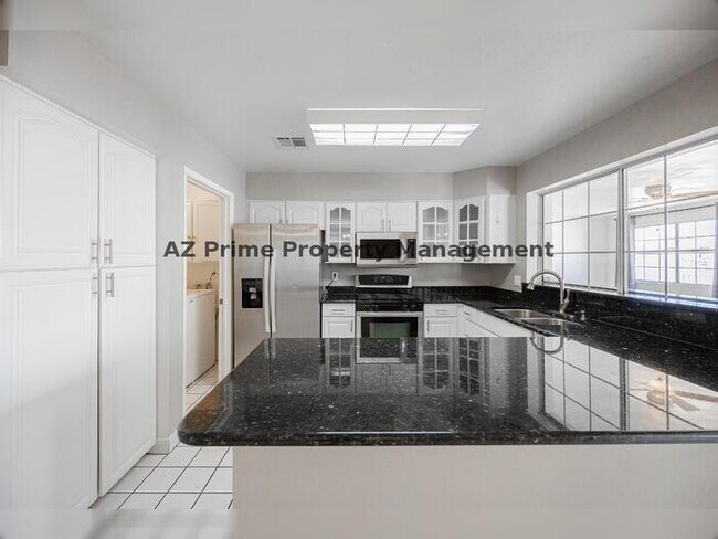 Building Photo - 1634 W Sack Dr
